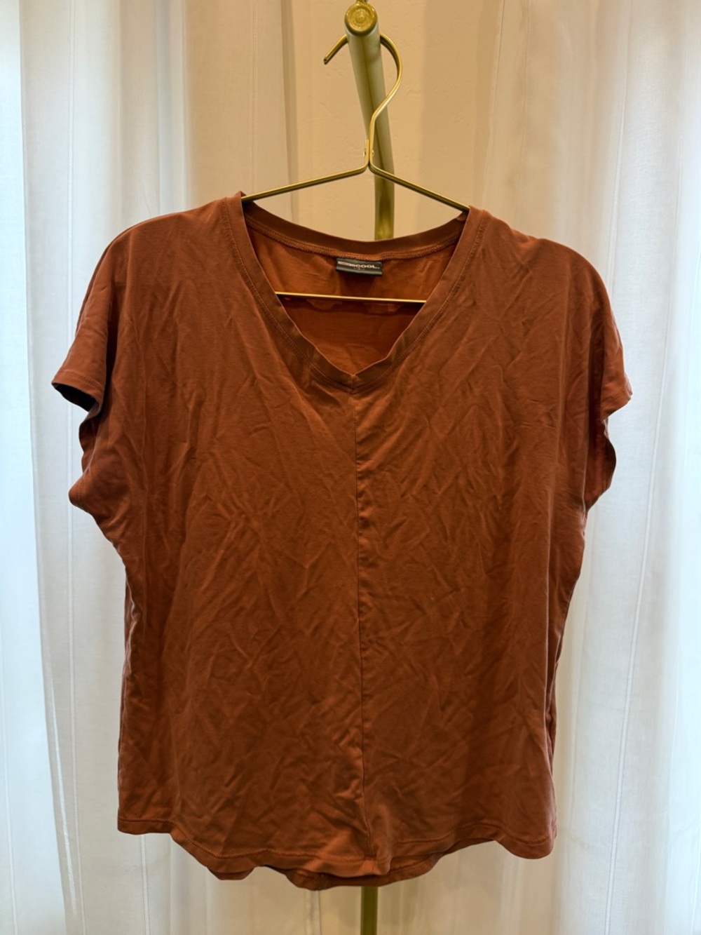 Relaxed V-Neck Tee in pink